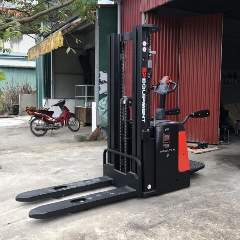 Xe nâng điện Stacker 2 tấn bảo hành toàn quốc