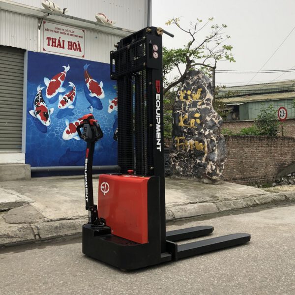 Xe nâng điện tay cao EST152