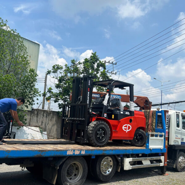 Xe nâng dầu ngồi lái CPCD45T8